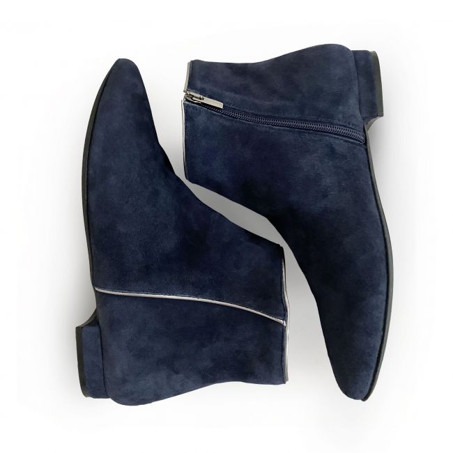 Blue suede ankle boots with iron details