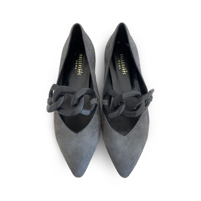 Smoke grey suede ballet flats with V-line and chain