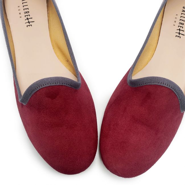 Burgundy women's loafers with graphite grosgrain