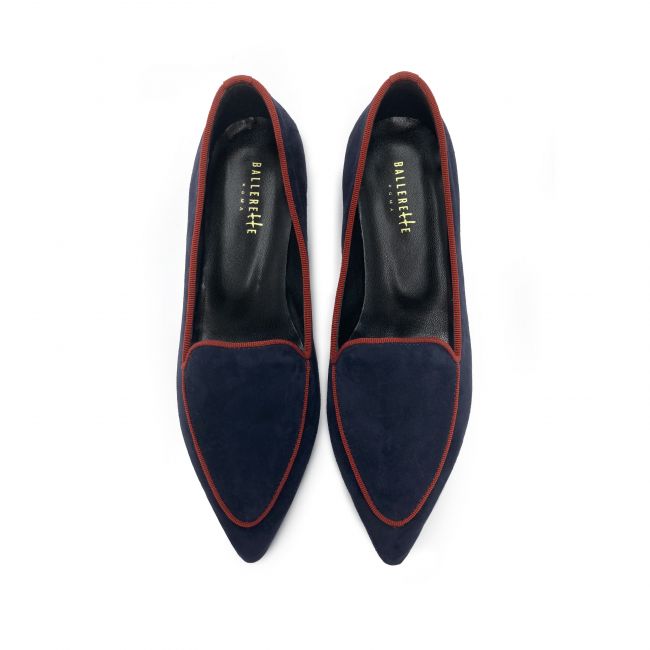 Women's blue suede loafers with amaranth piping
