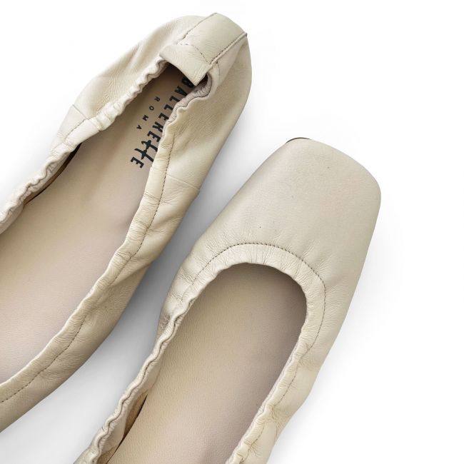 Beige leather ballet flats with squared toe and elastic