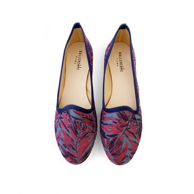 Blue and fuchsia jacquard loafers with tropical print