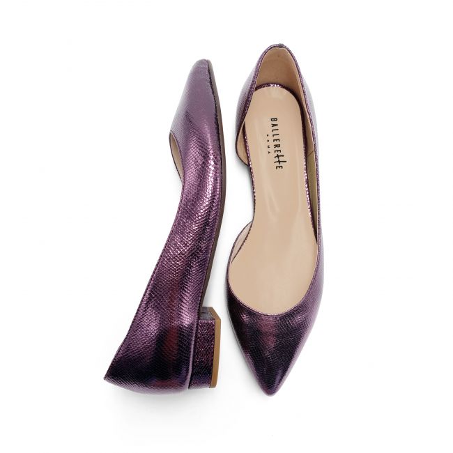 Purple ballerinas with pointed and open toe laminated effect
