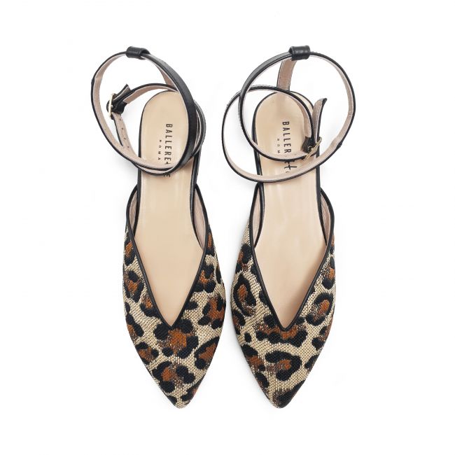Pointed mules in animal fabric with strap
